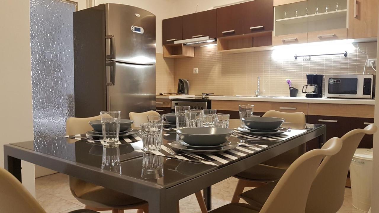 Palette Apartment Chocolate - Athens Center, 6 Bd, 3 Bath Bagian luar foto