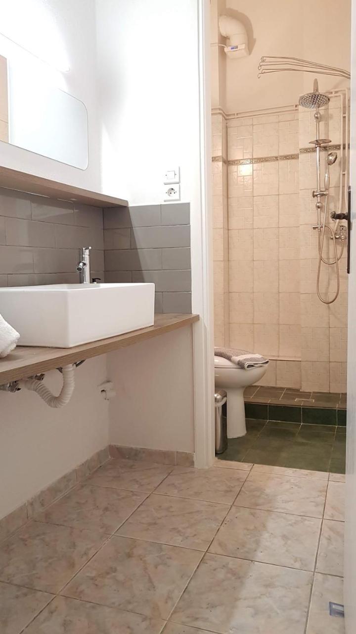 Palette Apartment Chocolate - Athens Center, 6 Bd, 3 Bath Bagian luar foto